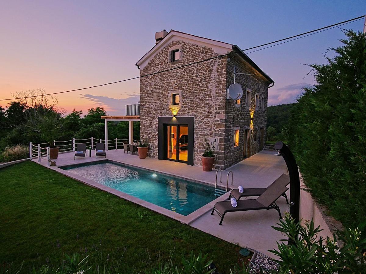 Villa Carica Krasica  Buitenkant foto